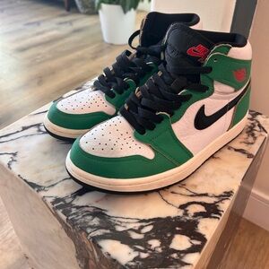 Nike Womens Air Jordan 1 High OG basketball sneakers
